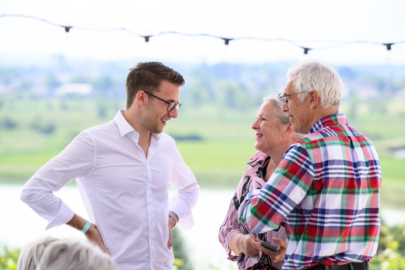 Andri Silberschmidt im Gespräch mit Zürcherinnen und Zürchern
